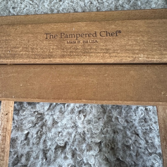 Pampered Chef Wooden Checkered trivet.  Made in USA.  Holds 9x13 pan and more - Picture 4 of 4
